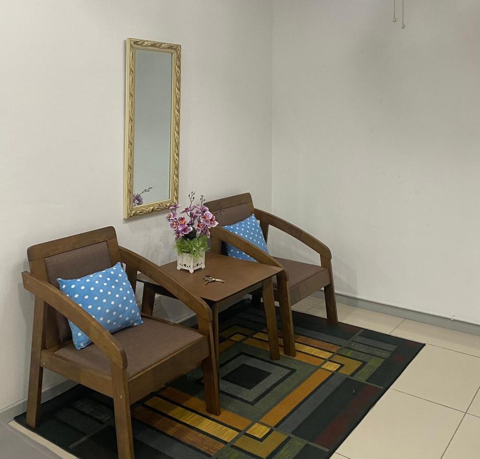 Klia Redza Homestay Kota Warisan Malay Only Szepang Kültér fotó