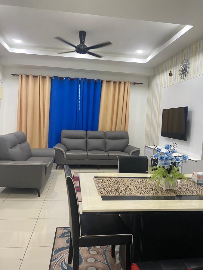 Klia Redza Homestay Kota Warisan Malay Only Szepang Kültér fotó