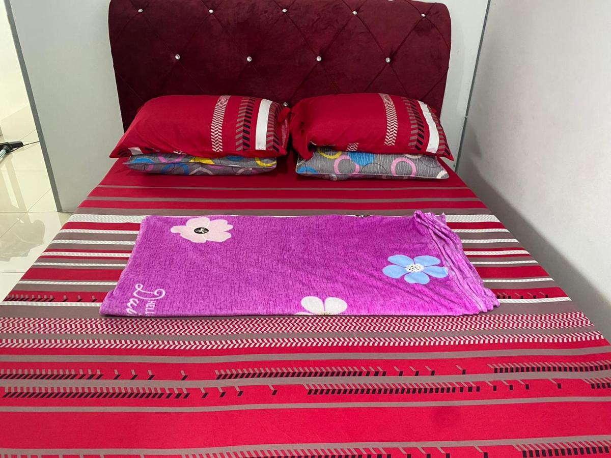 Klia Redza Homestay Kota Warisan Malay Only Szepang Kültér fotó